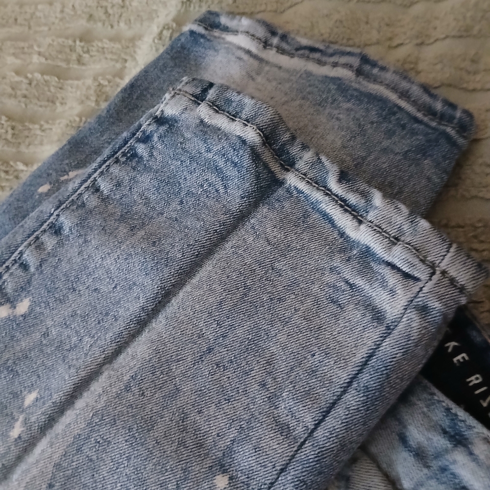 Distressed Light Blue Jeans - Picture 9 of 10